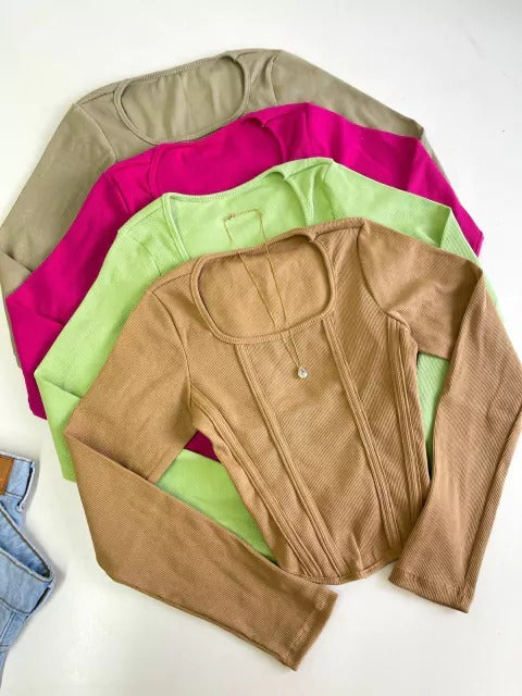 Cropped Feminino Manga Longa de Bico