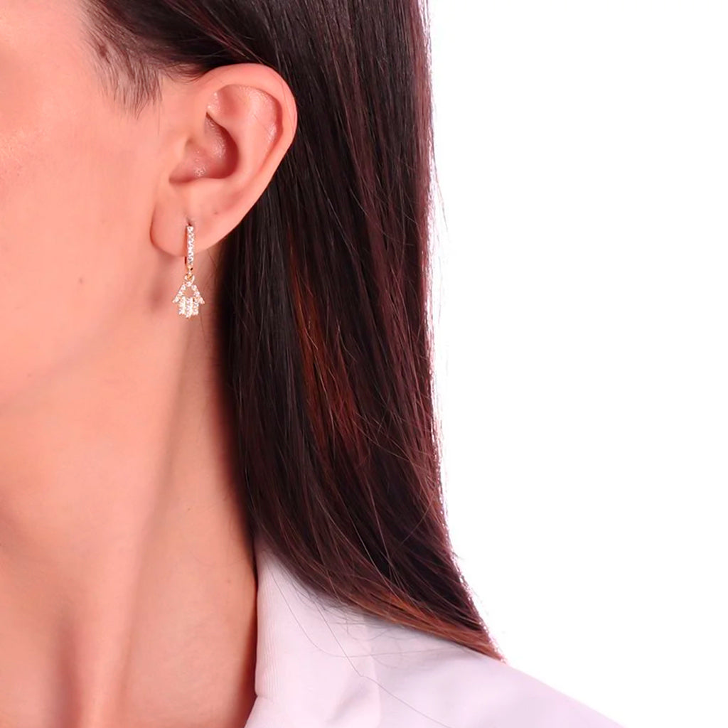 BRINCO DE ARGOLINHA COM PÊNDULO DE MÃO DE HANSÁ BANHADO A OURO 18K