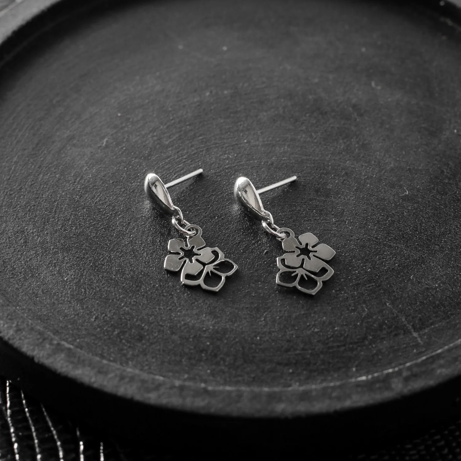 BRINCO DE FLOR EM AÇO INOX (AÇO INOX 14MM)