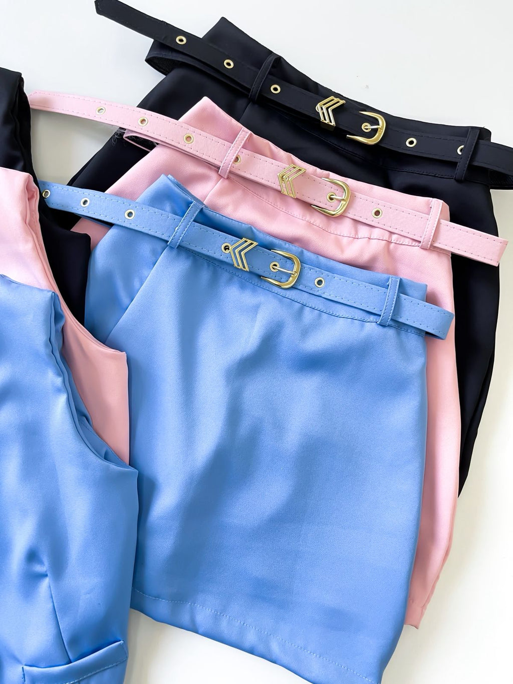 Conjunto em Alfaiataria Shorts Saia e Colete Paula Ref. 1639