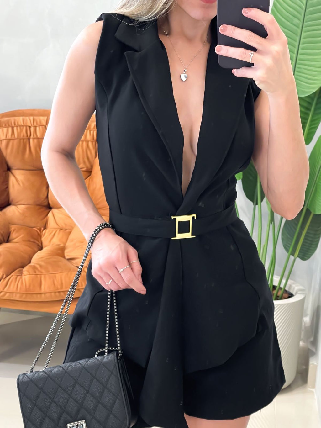 Conjunto em Alfaiataria Sensoriale Max Colete de Bico e Shorts Andrea Ref. 1659