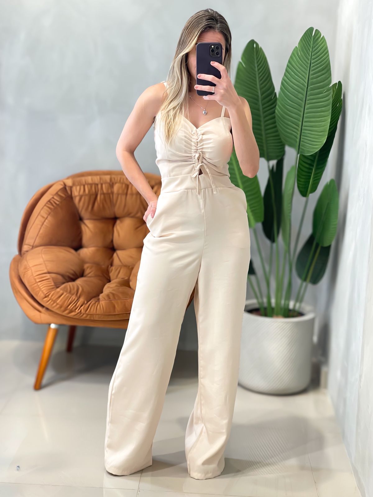 Macacão Pantalona em Alfaiataria Marrant de Alça com Lastex