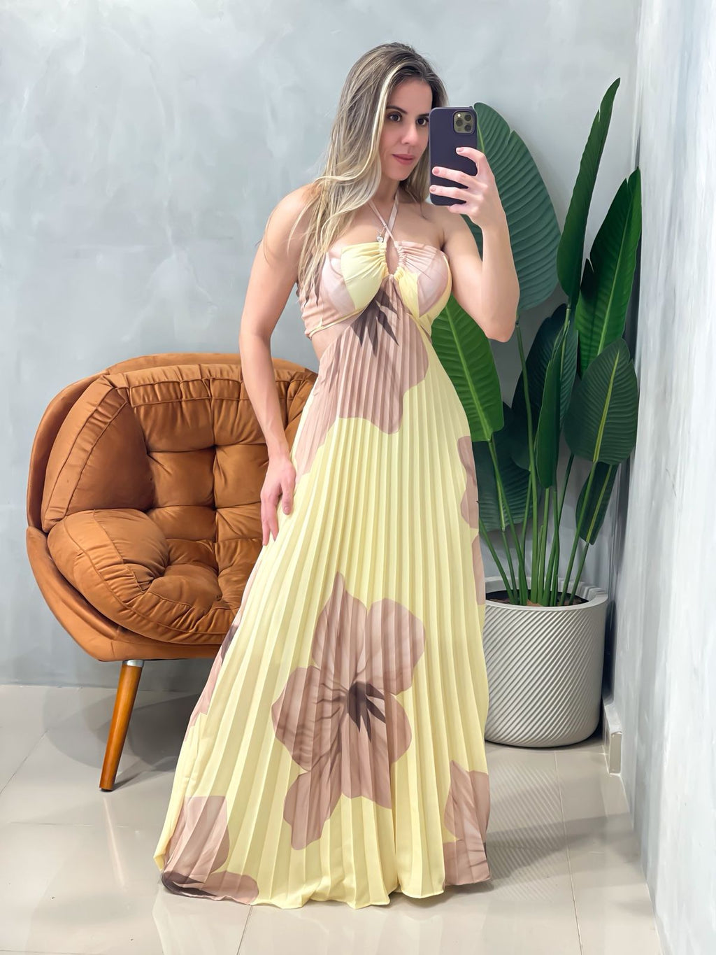 Vestido Longo em Crepe Plissado com Amarração Estampado