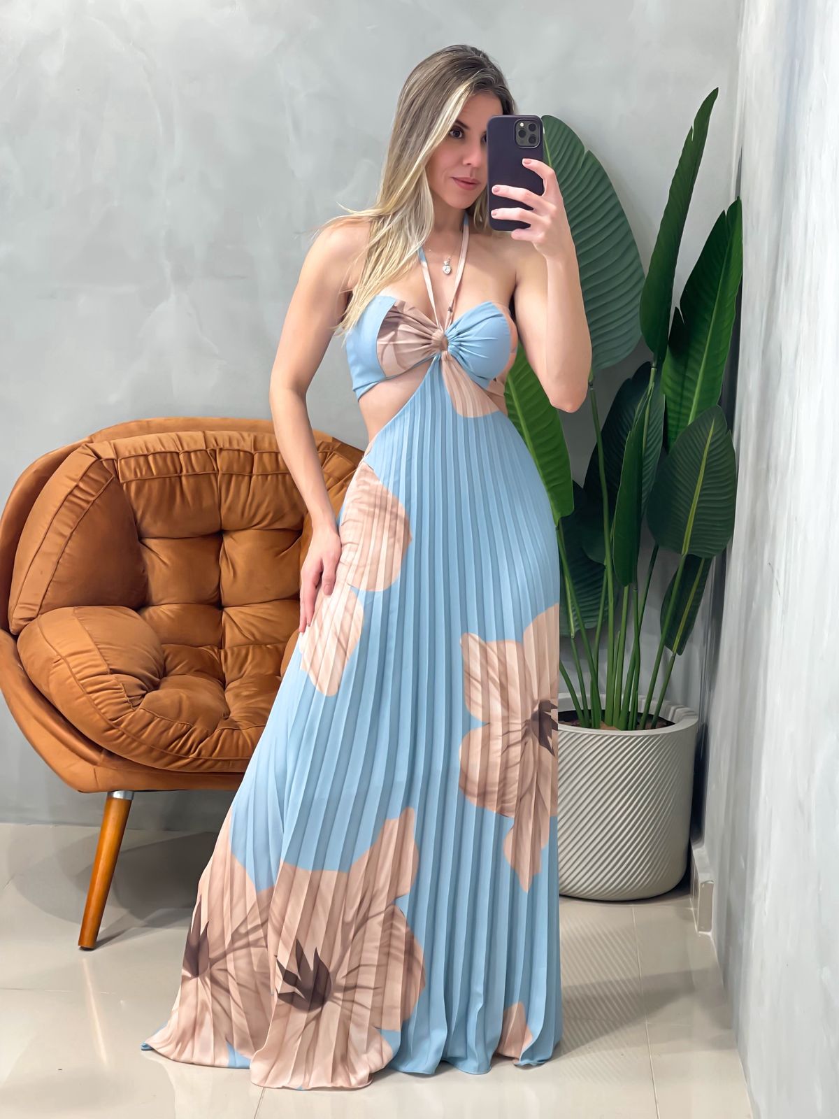 Vestido Longo em Crepe Plissado com Amarração Estampado