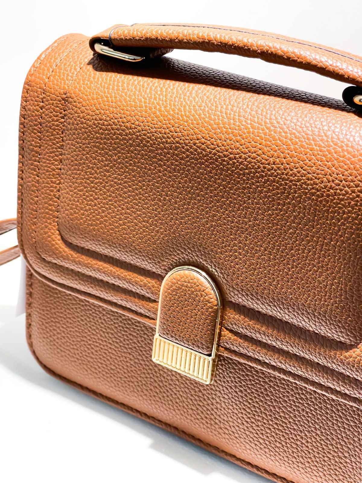 Bolsa Média Quadrada em Couro Sintético com Alça Ref. 1626