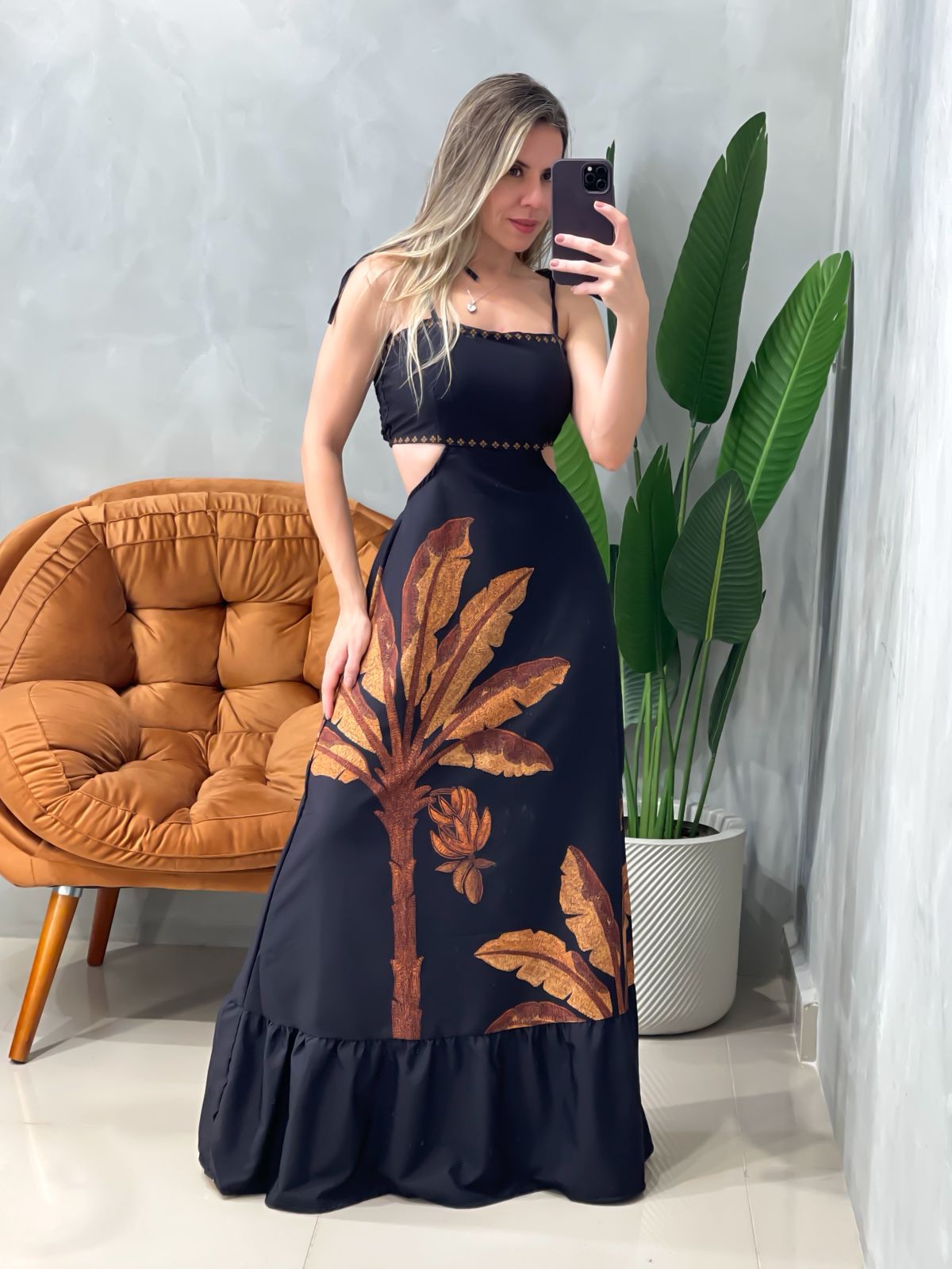 Vestido Longo em Crepe de Alça Decote Costas e Lastex