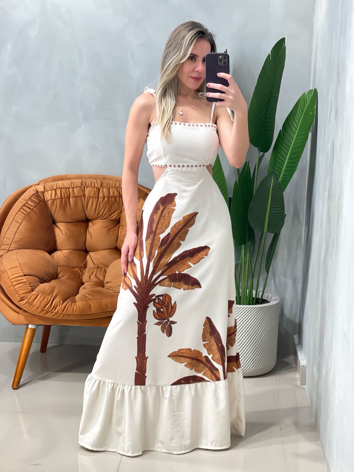 Vestido Longo em Crepe de Alça Decote Costas e Lastex