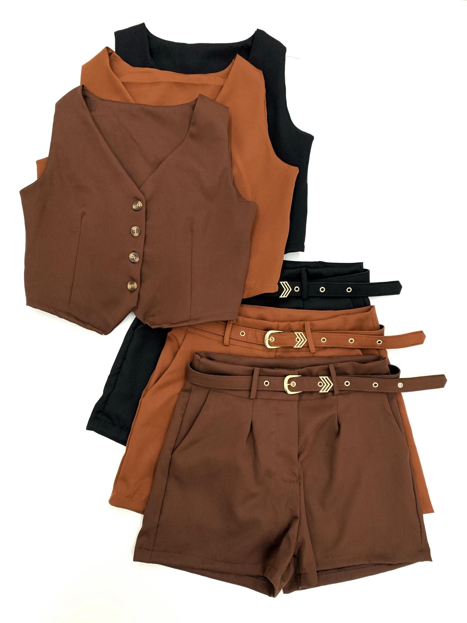 Conjunto em Alfaiataria Colete e Shorts com Cinto