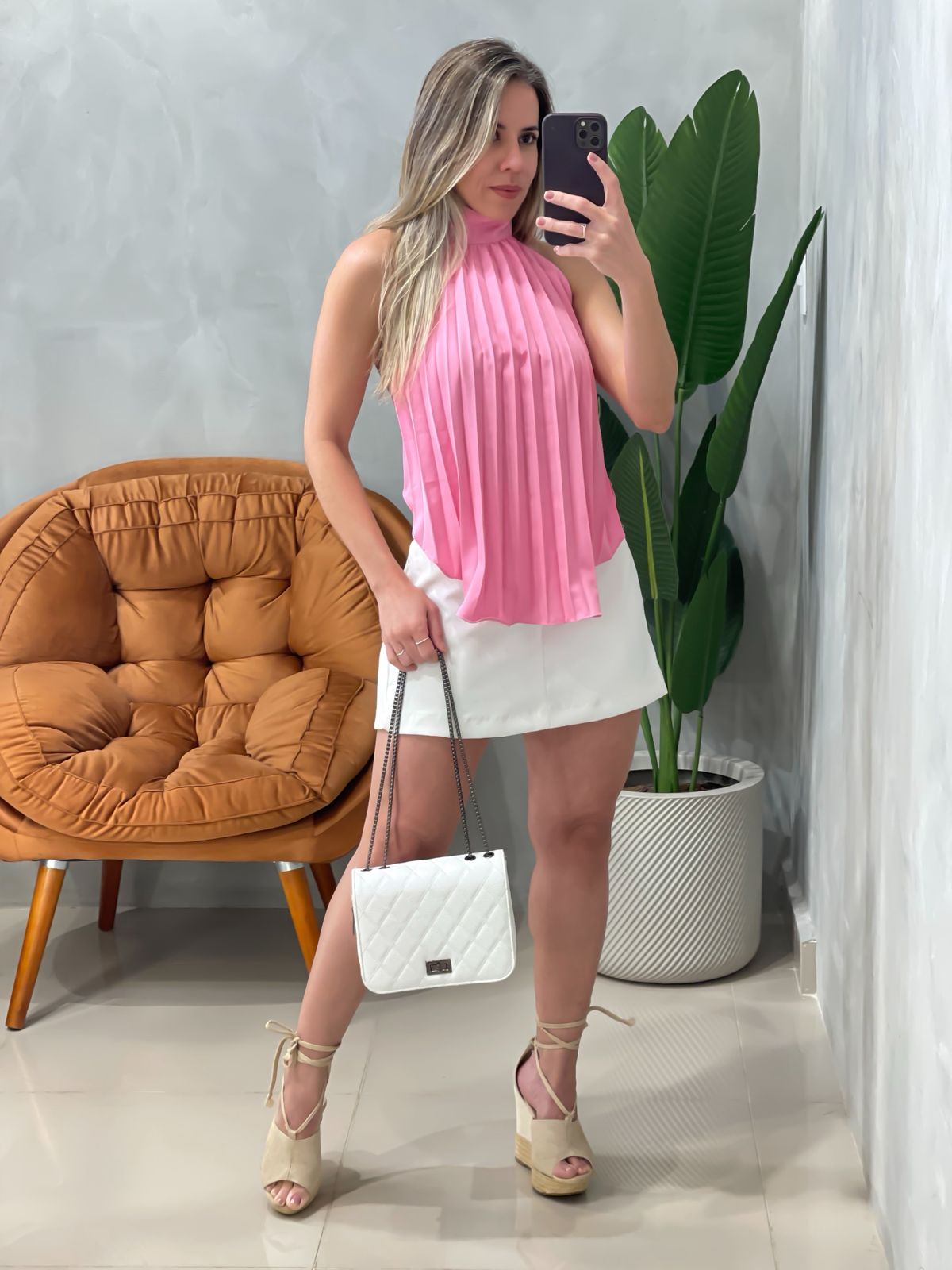 Blusa em Crepe Plissada com Gola e Amarração