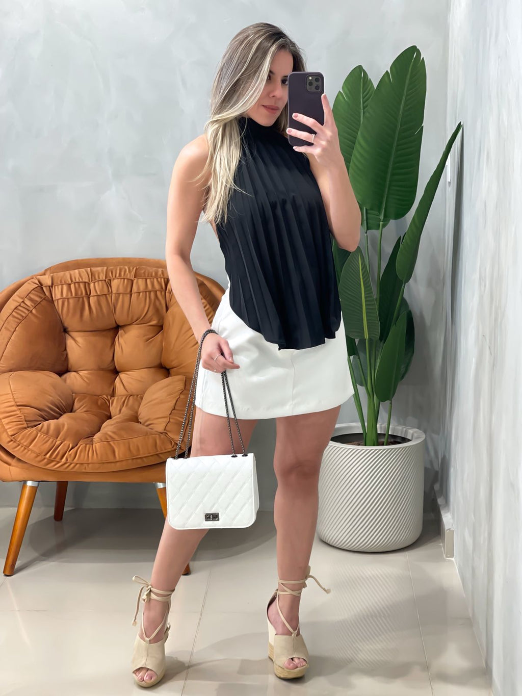 Blusa em Crepe Plissada com Gola e Amarração