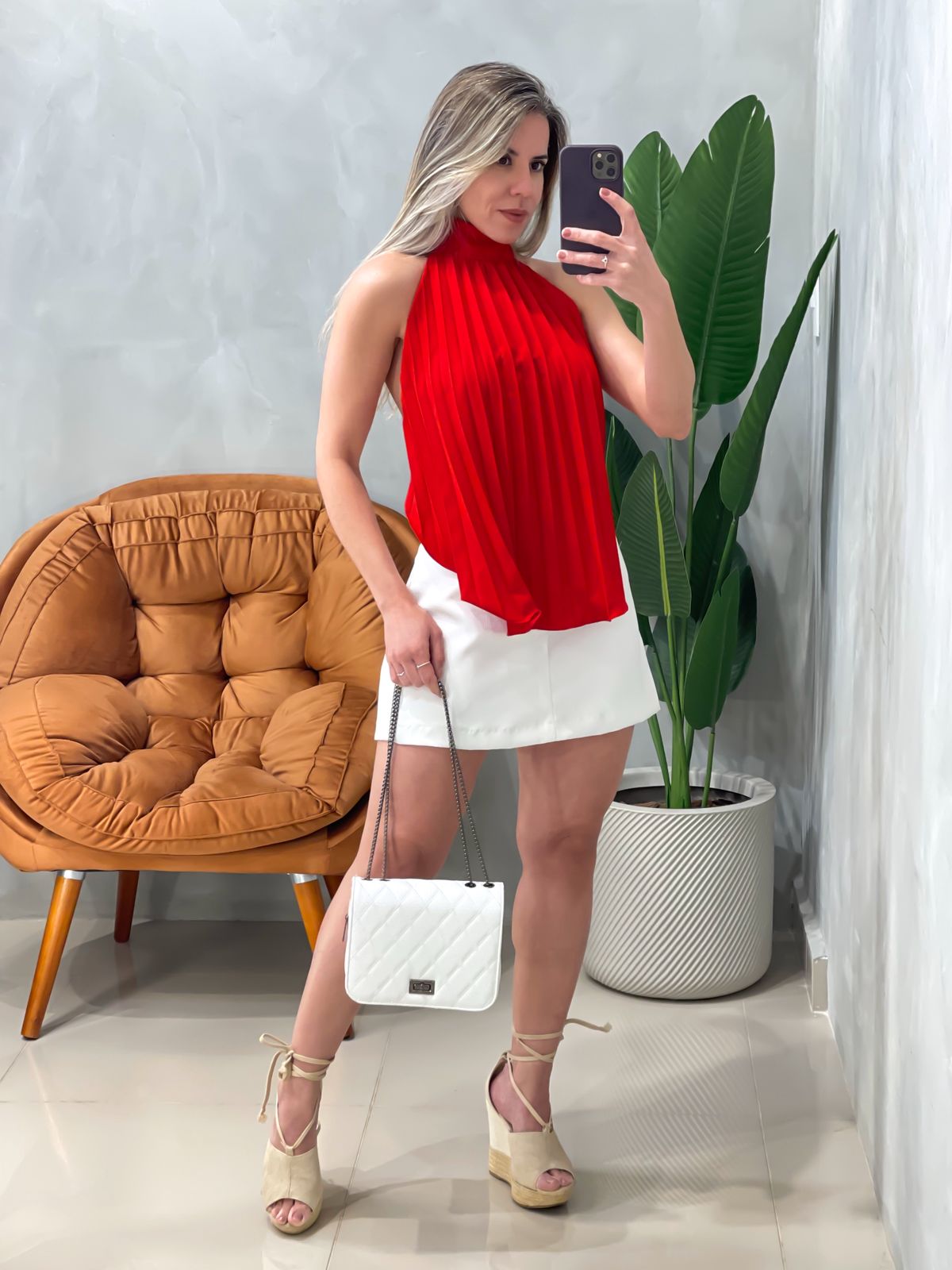 Blusa em Crepe Plissada com Gola e Amarração