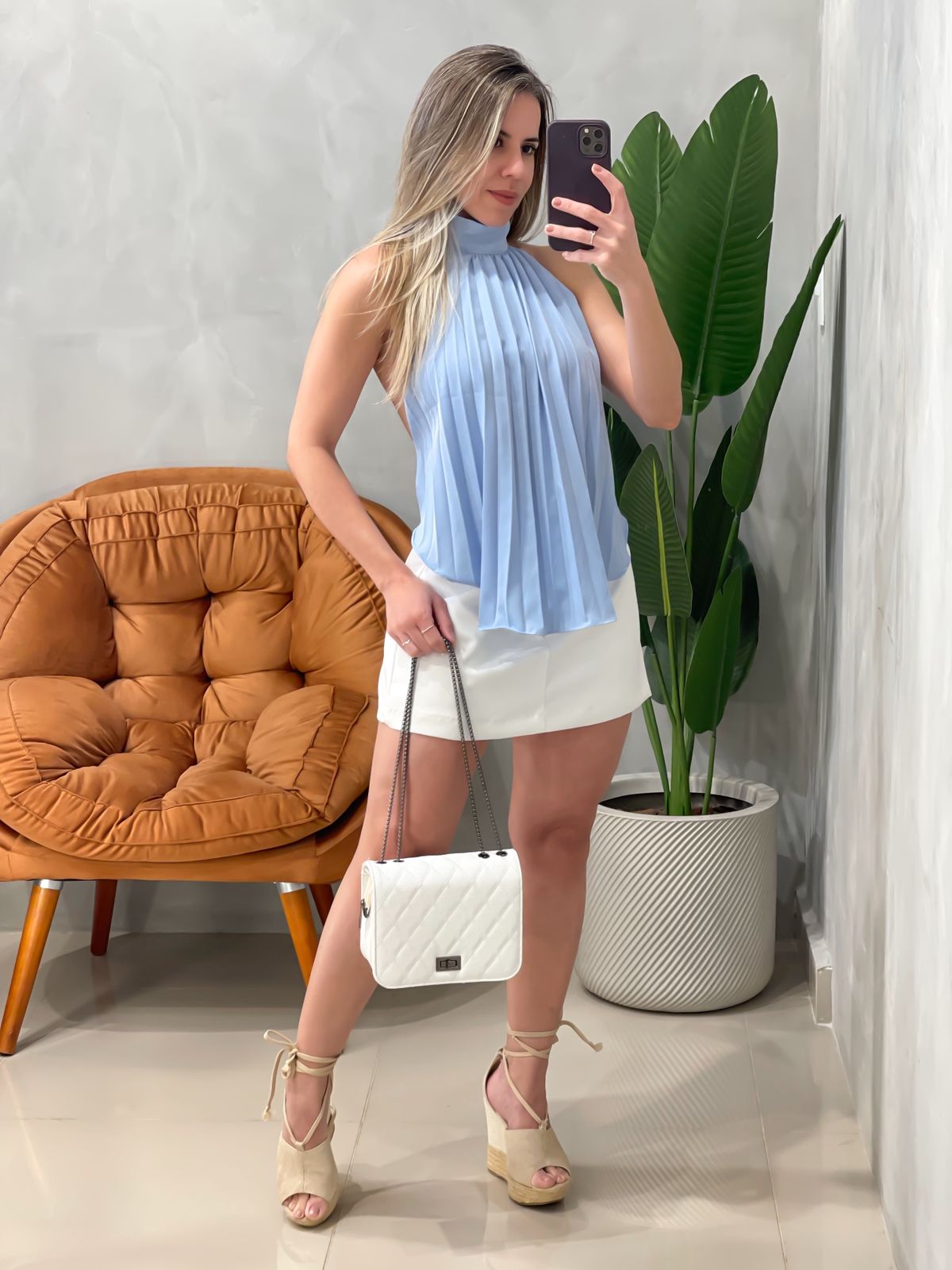 Blusa em Crepe Plissada com Gola e Amarração