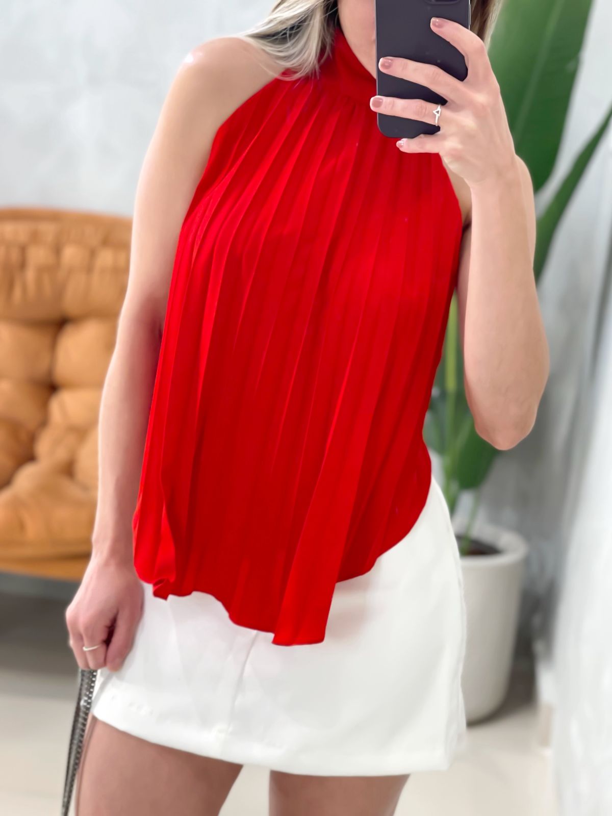 Blusa em Crepe Plissada com Gola e Amarração