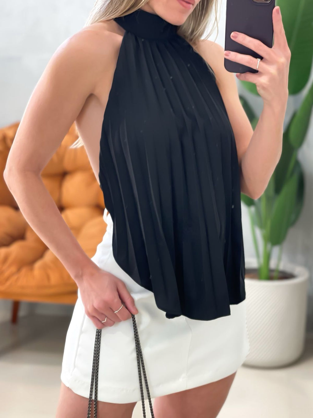 Blusa em Crepe Plissada com Gola e Amarração