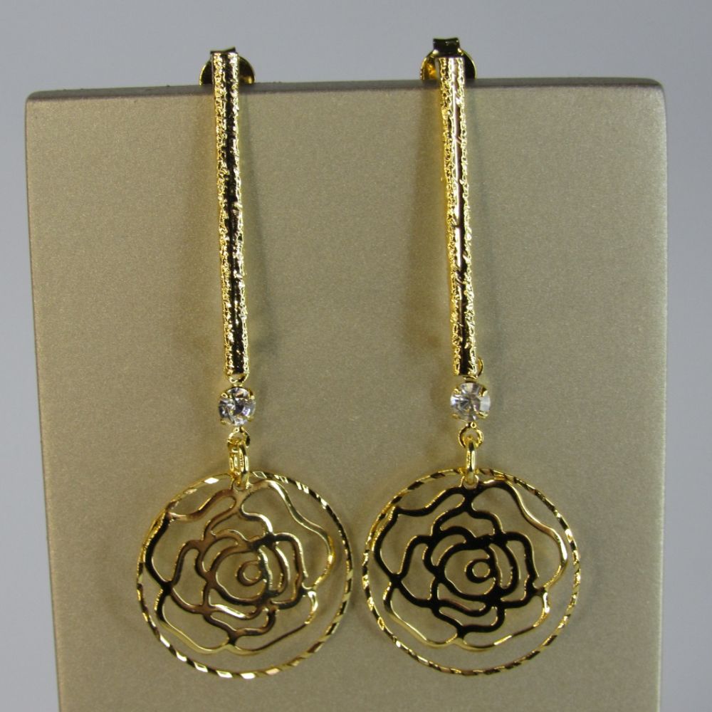 Brinco Médio De Fio Trabalhado e Flor Vazada Banhado em Ouro 18k