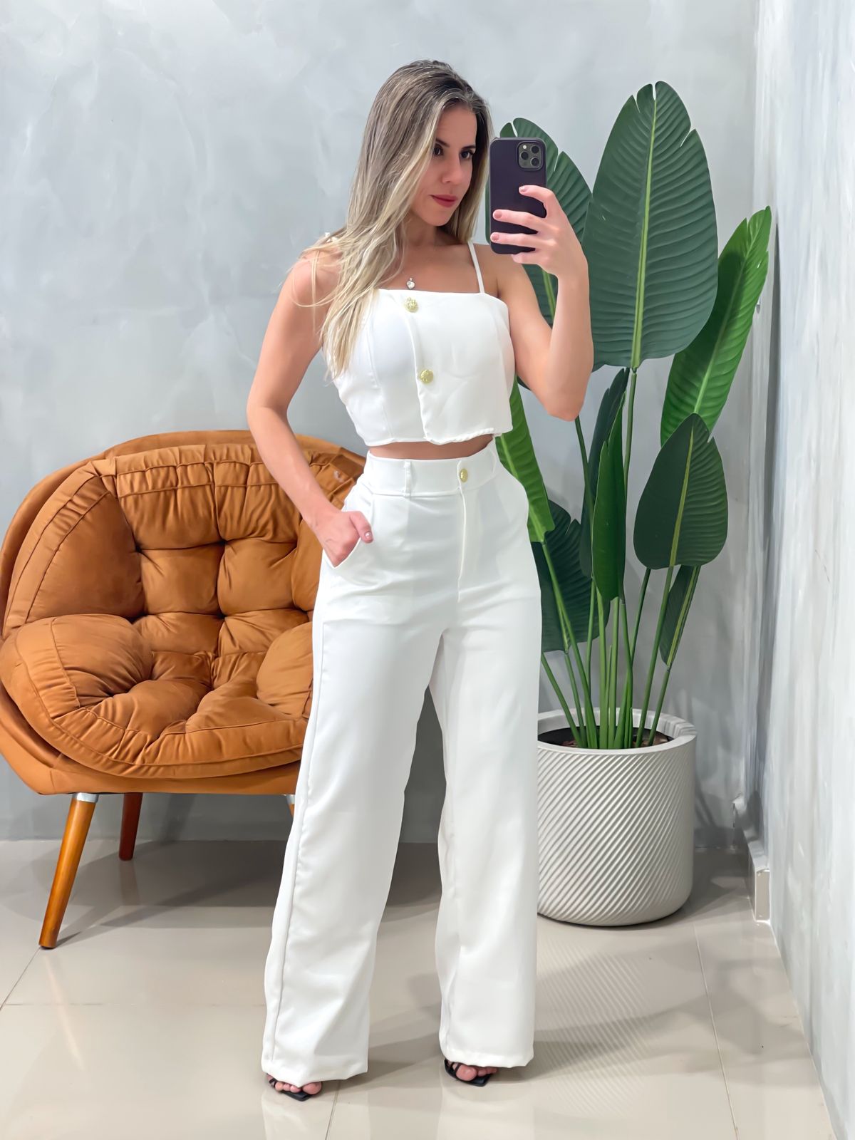Conjunto em Alfaiataria Calça Pantalona e Cropped