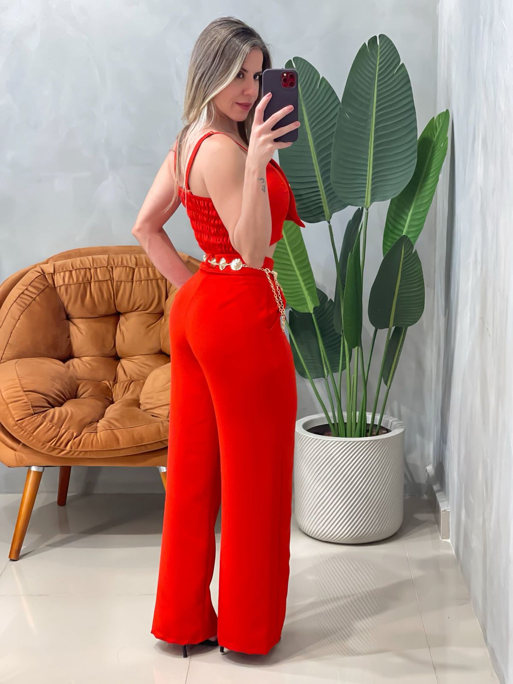 Conjunto em Alfaiataria Calça Pantalona e Cropped