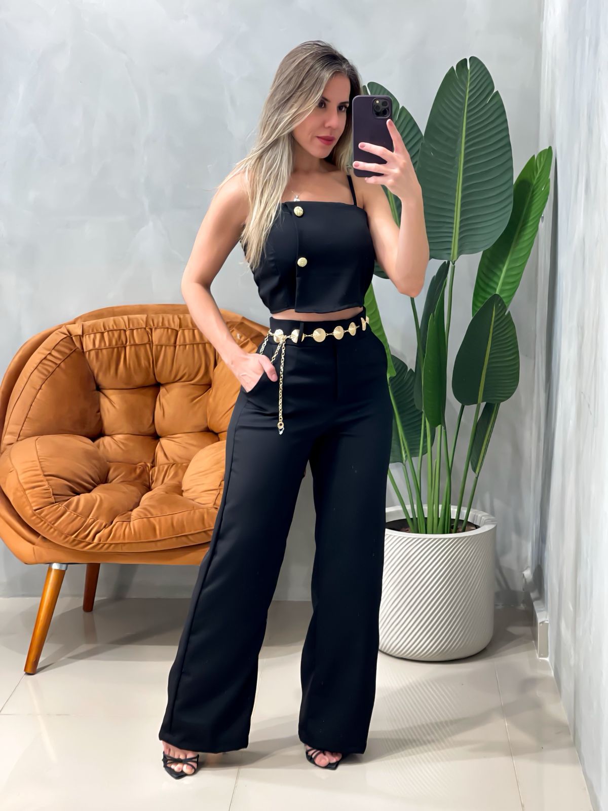 Conjunto em Alfaiataria Calça Pantalona e Cropped