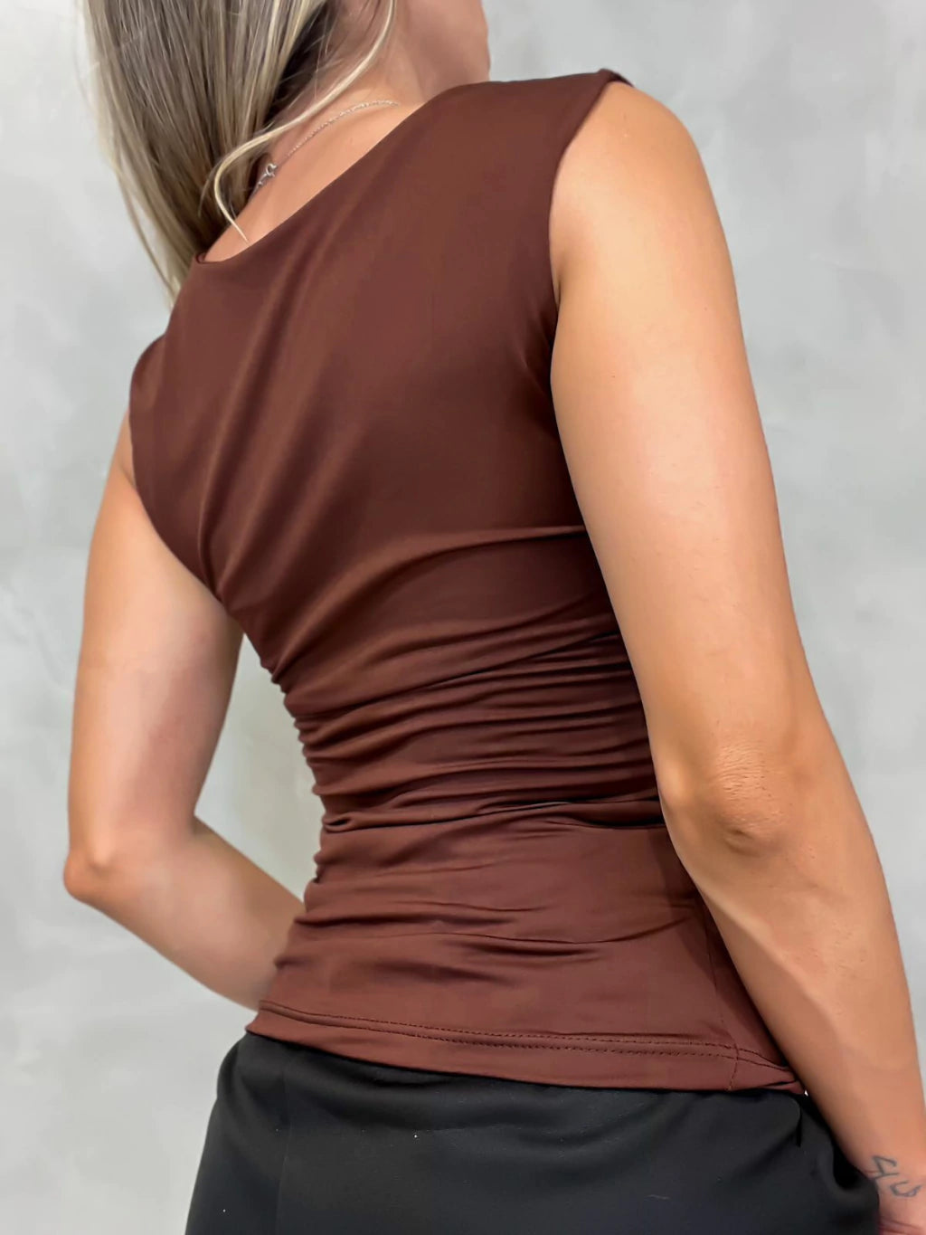 Blusa em Suplex Regata Decote Quadrado Talia Ref. 1121