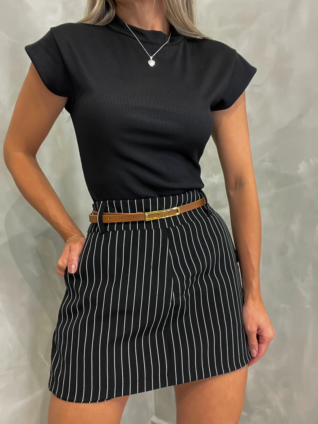 Blusa Feminina em Ribana Muscle Tee com Gola