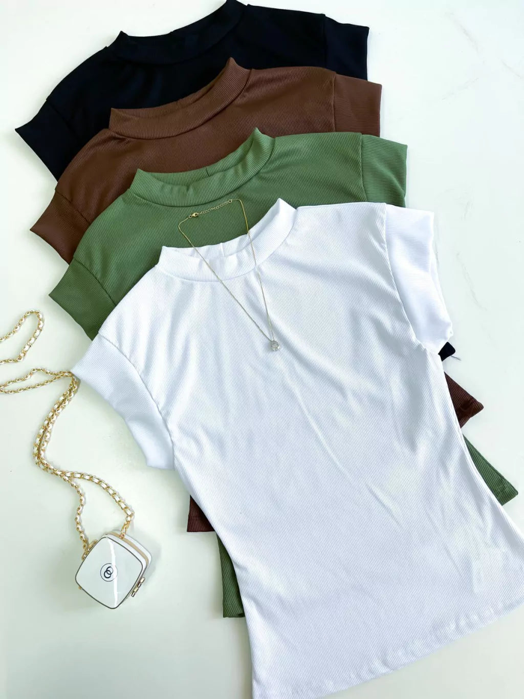 Blusa Feminina em Ribana Muscle Tee com Gola