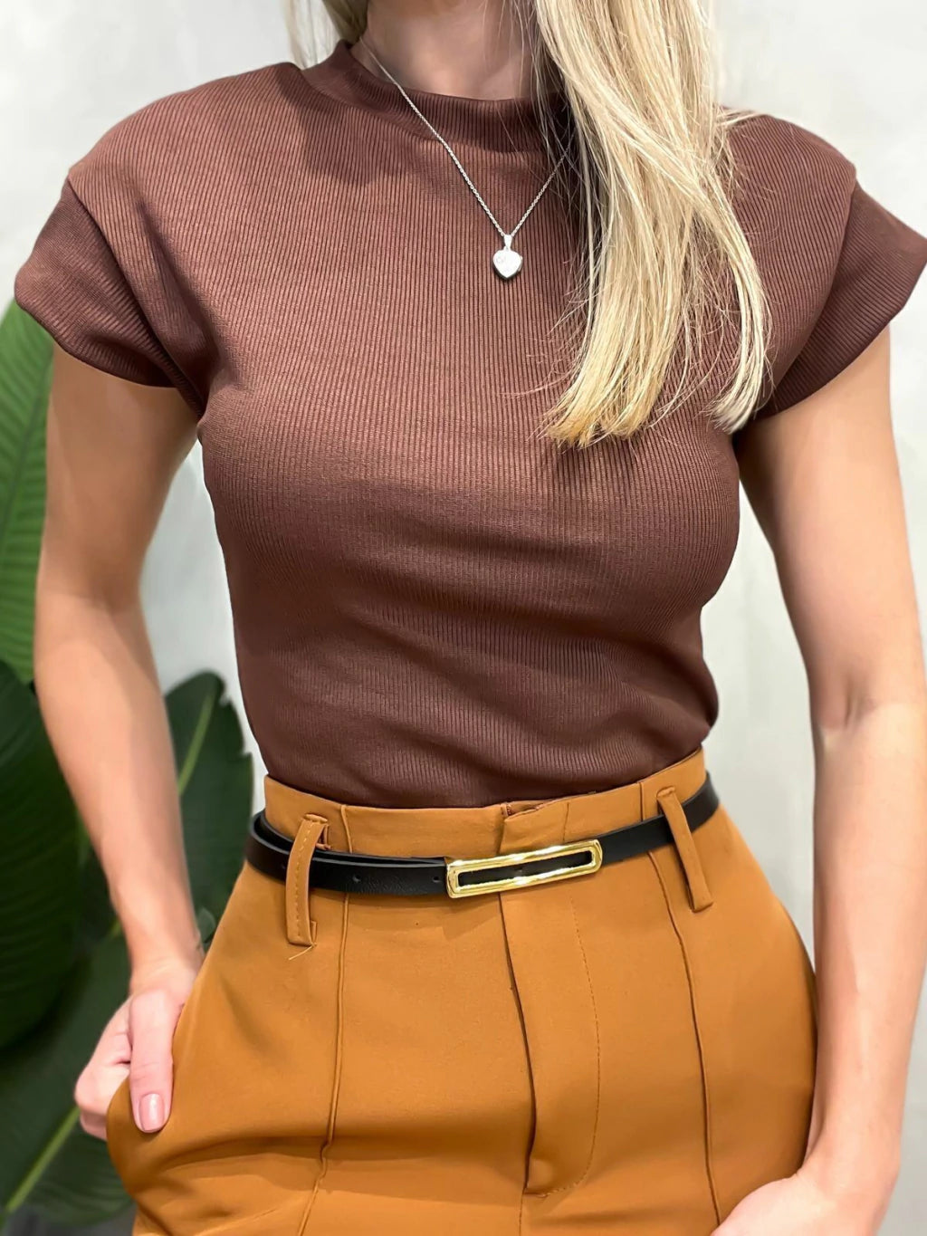 Blusa Feminina em Ribana Muscle Tee com Gola