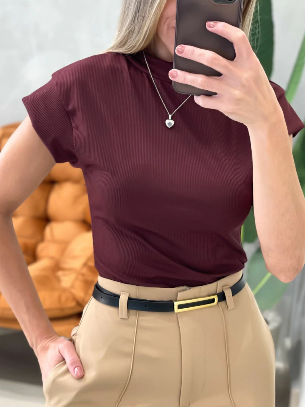 Blusa Feminina em Ribana Muscle Tee com Gola