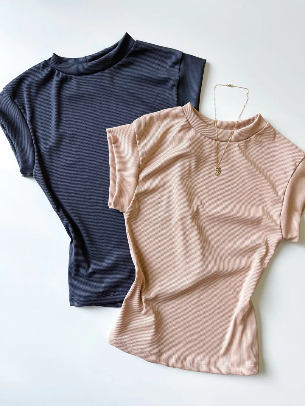 Blusa Feminina em Ribana Muscle Tee com Gola