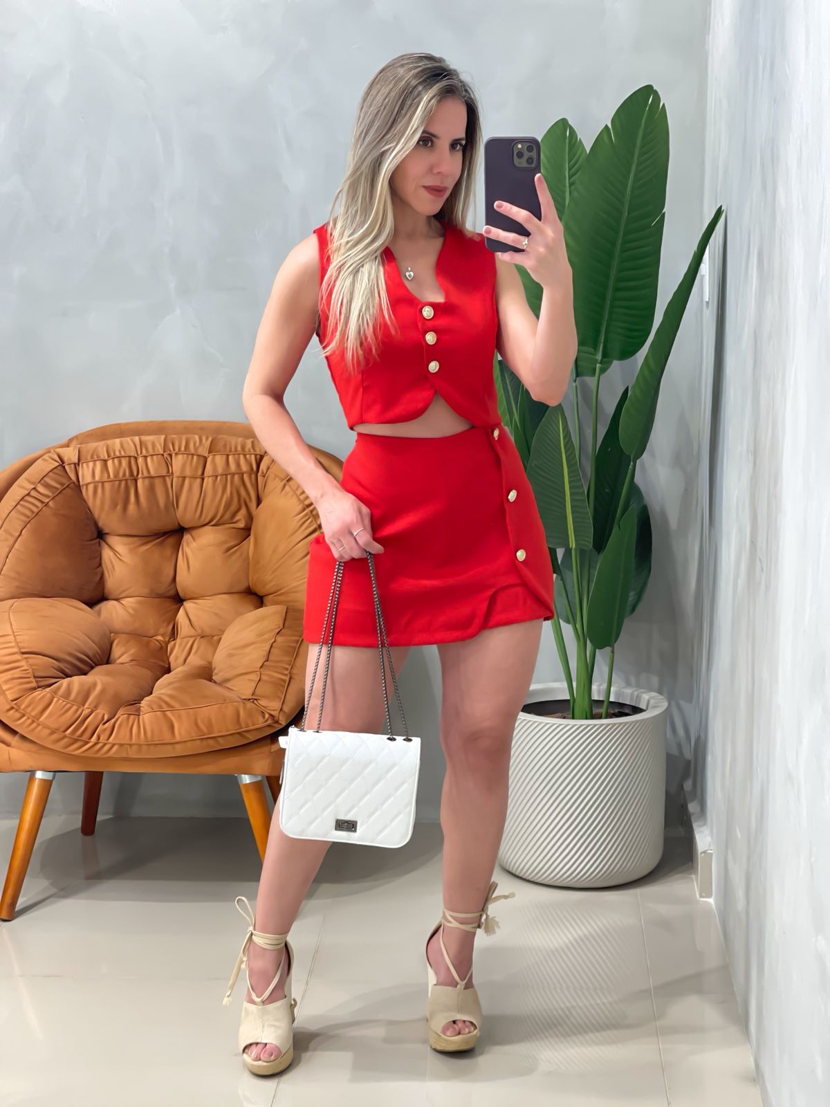 Conjunto em Alfaiataria Shorts Saia e Colete Assimétrico com Botões