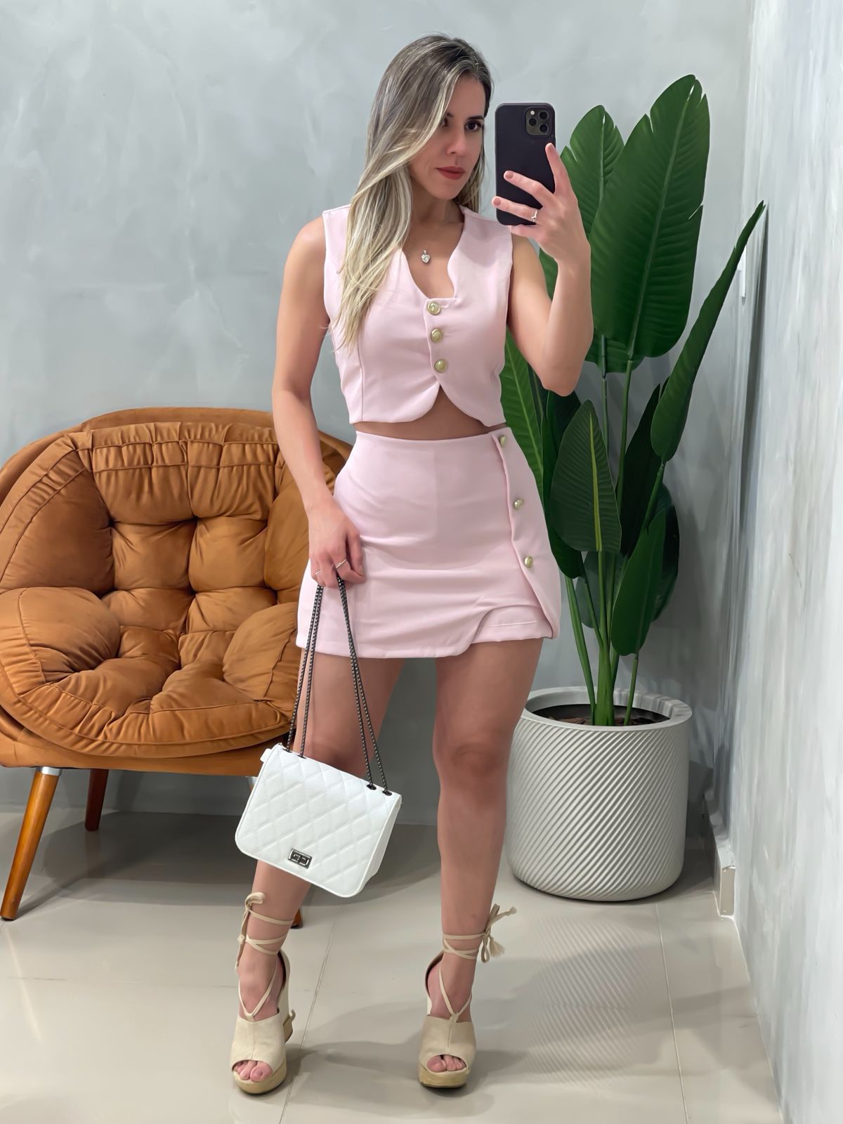 Conjunto em Alfaiataria Shorts Saia e Colete Assimétrico com Botões