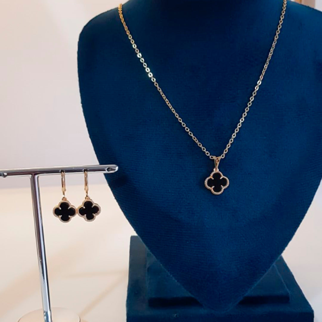 CONJUNTO TREVO PRETO BANHADO OURO 18K