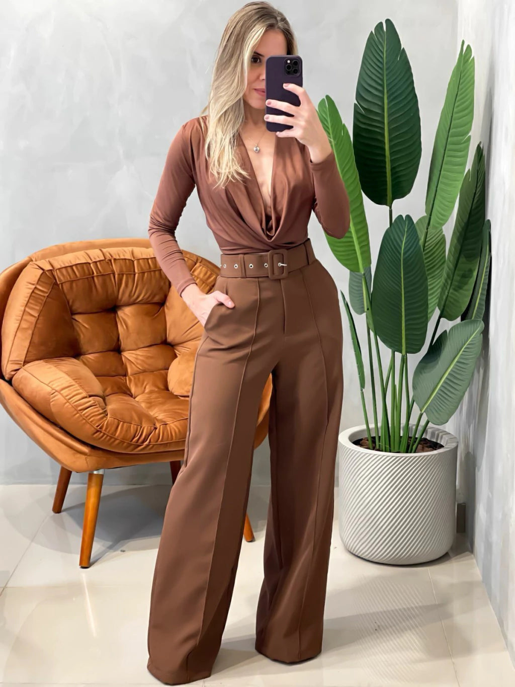 Calça Feminina em Alfaiataria Pantalona