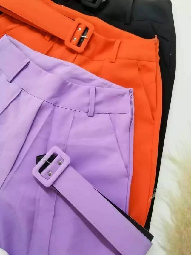 Calça Feminina em Alfaiataria Pantalona