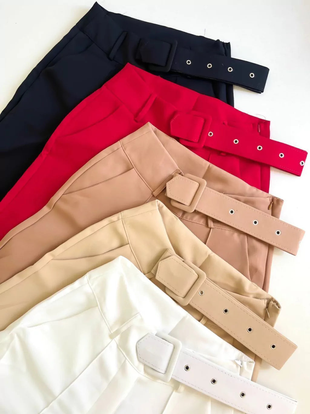 Calça Feminina em Alfaiataria Pantalona