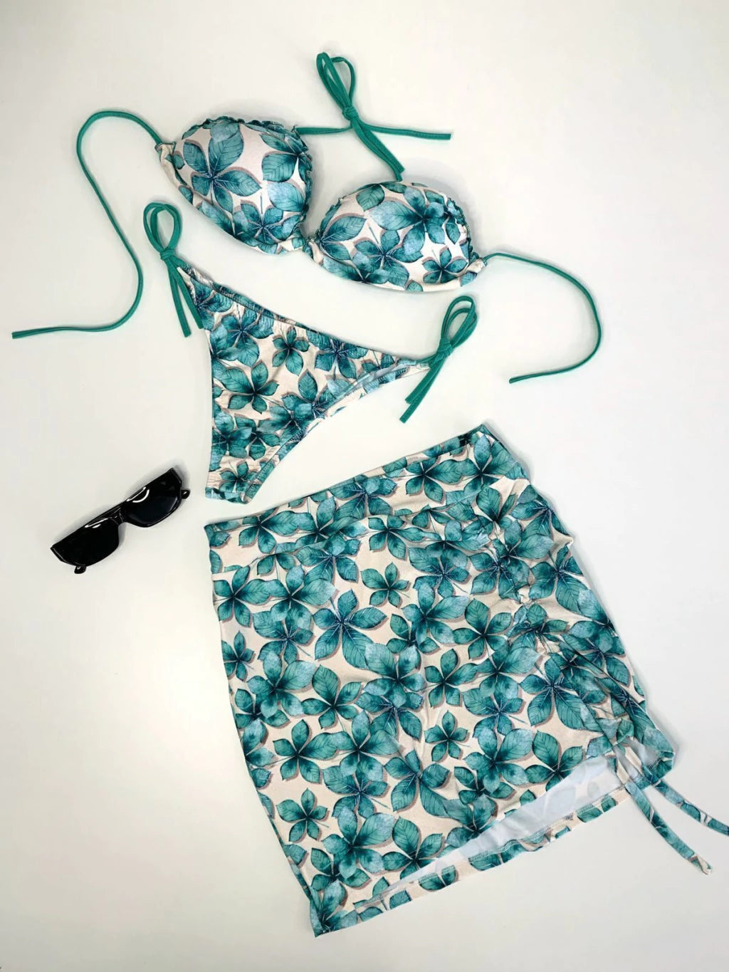 Conjunto Feminino Biquíni e Saia Curta Regulável