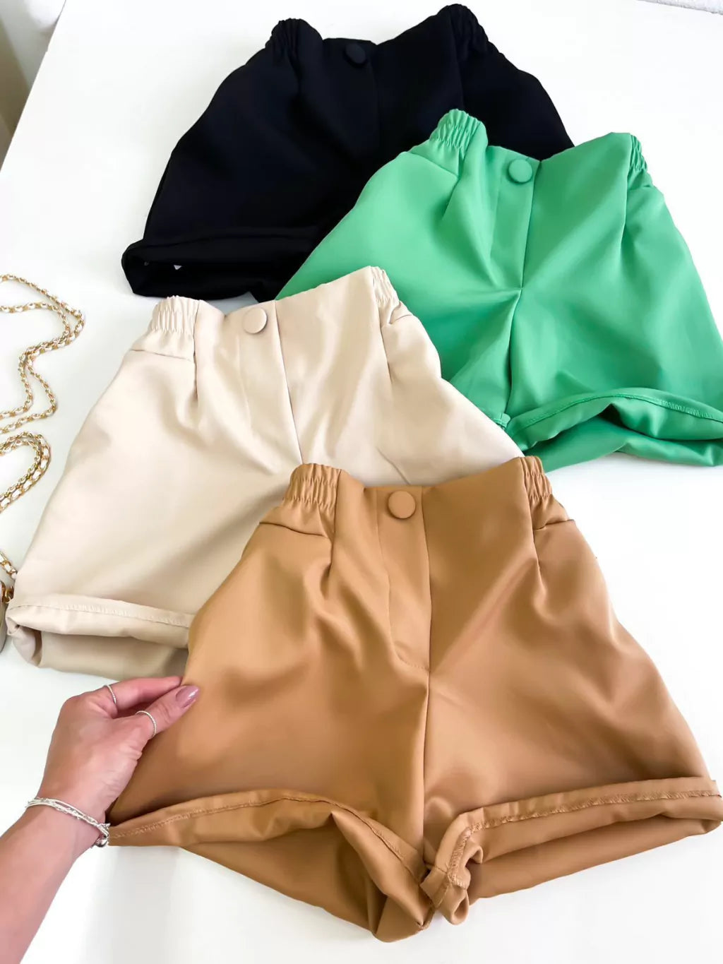 Short em Alfaiataria Cós com Elastico e Botão