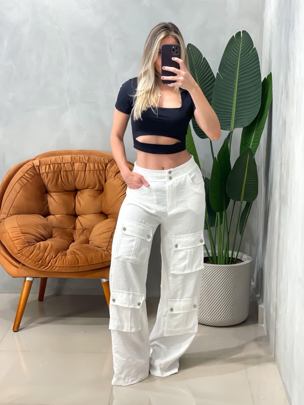 Cropped em Poliamida Manga Curta Decote