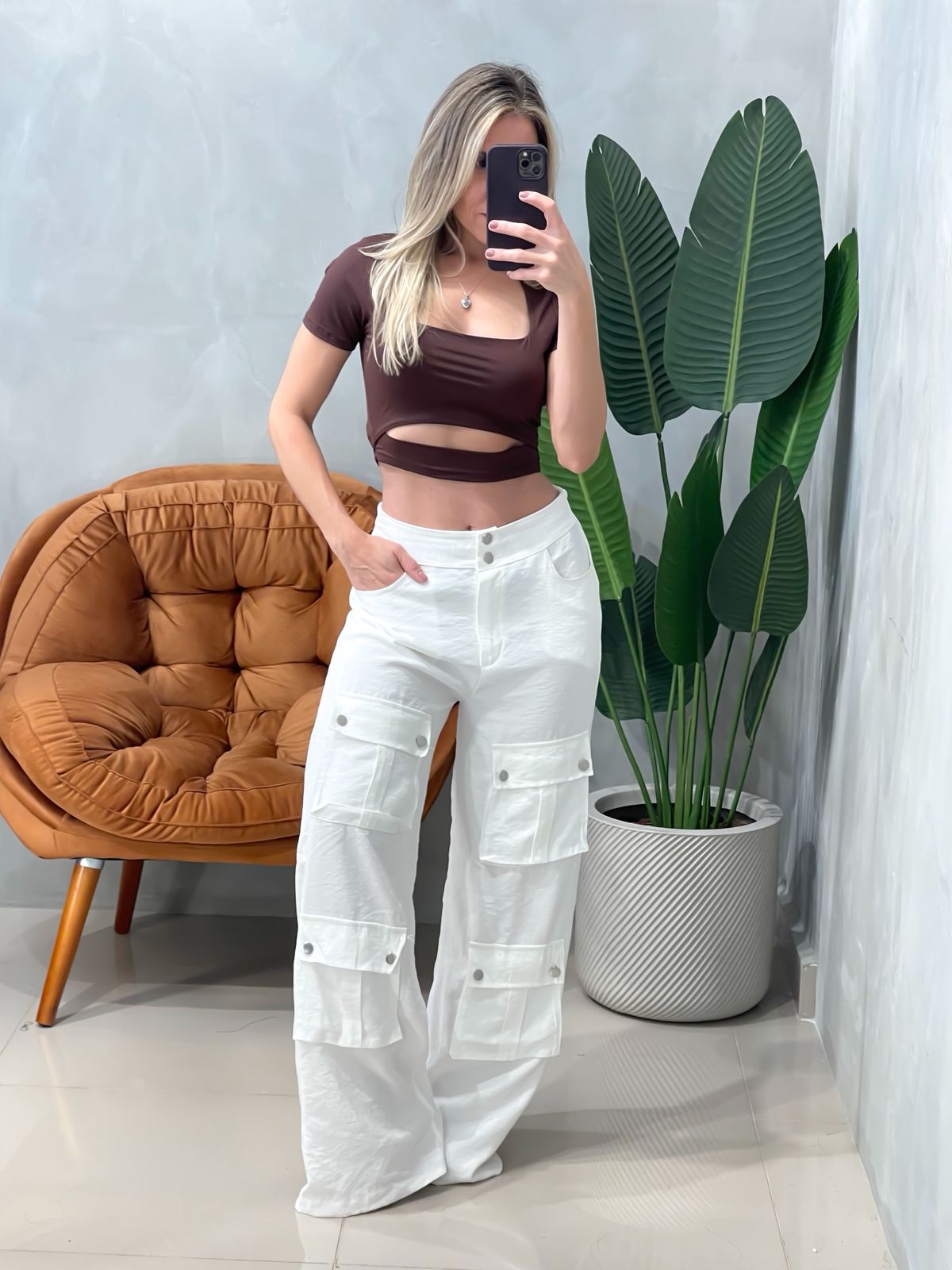 Cropped em Poliamida Manga Curta Decote